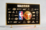 NBA合作伙伴Logo墙 - NBA标志与篮球